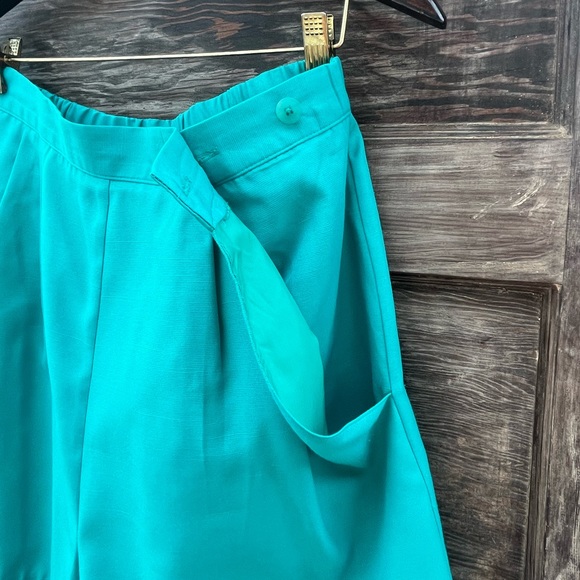 Lucia Vintage 90s Front-Pleated High-Waisted Shorts, Turquoise | 12 - Picture 4 of 8